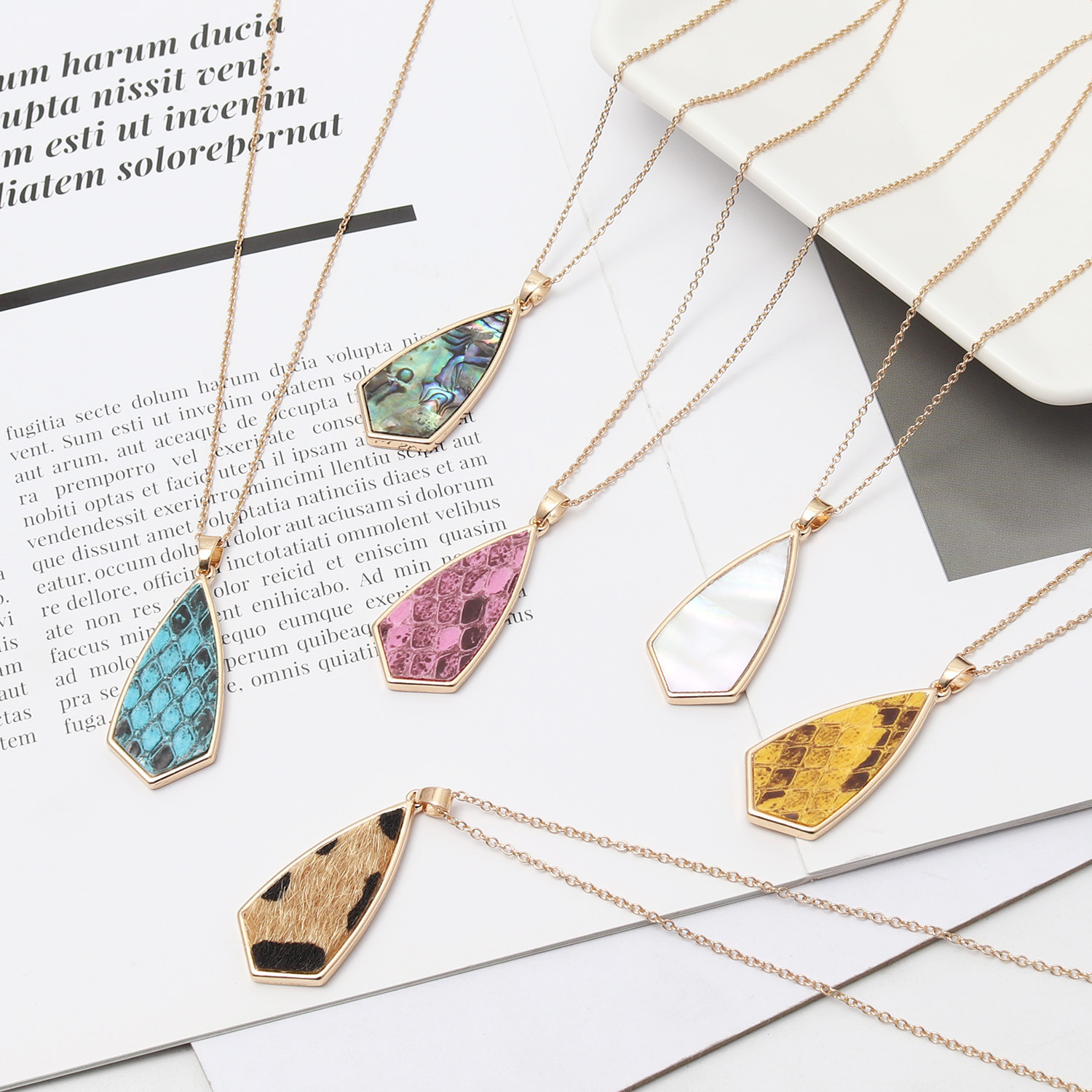 Acrylic Abalone Shell Leopard  - Body Jewelry Brands บทวิจารณ์และราคา