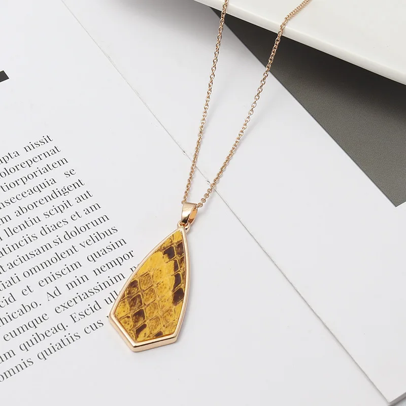 Acrylic Abalone Shell Leopard  - Body Jewelry Brands บทวิจารณ์และราคา