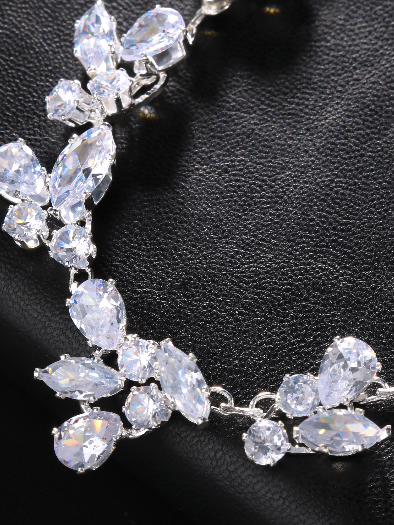 Crystal Leaf Backdrop Necklace - Body Jewelry Ends บทวิจารณ์และราคา