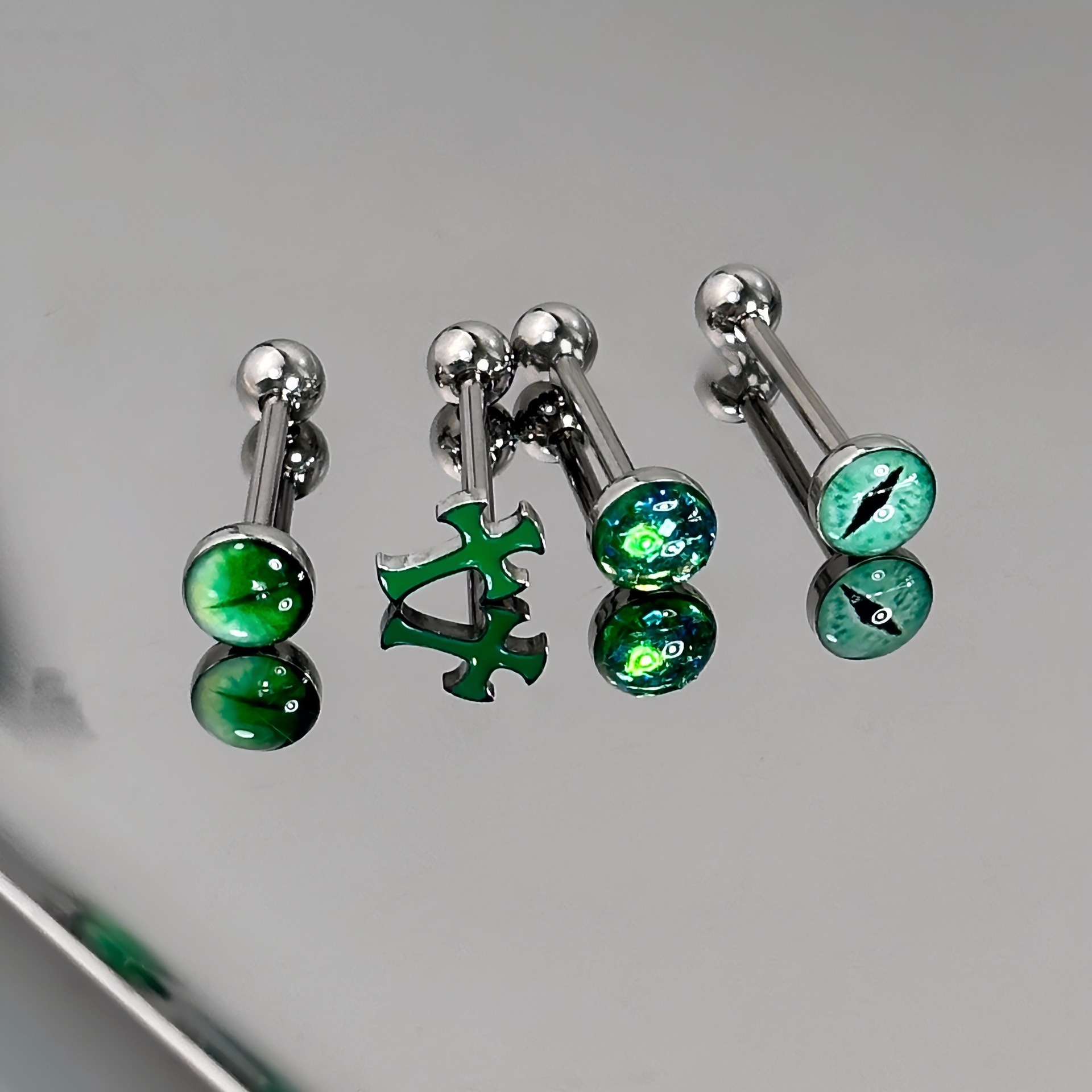 1Pc High-Quality Trendy Green  - Body Jewelry Titanium บทวิจารณ์และราคา